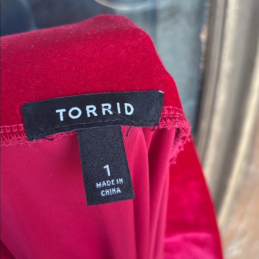 Torrid Red Velvet Skirt! Size 1 - Picture 4 of 5